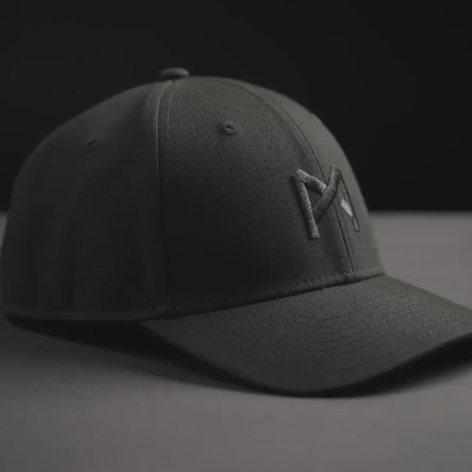 Załaduj wideo: Czapka z daszkiem Pando Moto Kabuto Runa Unisex